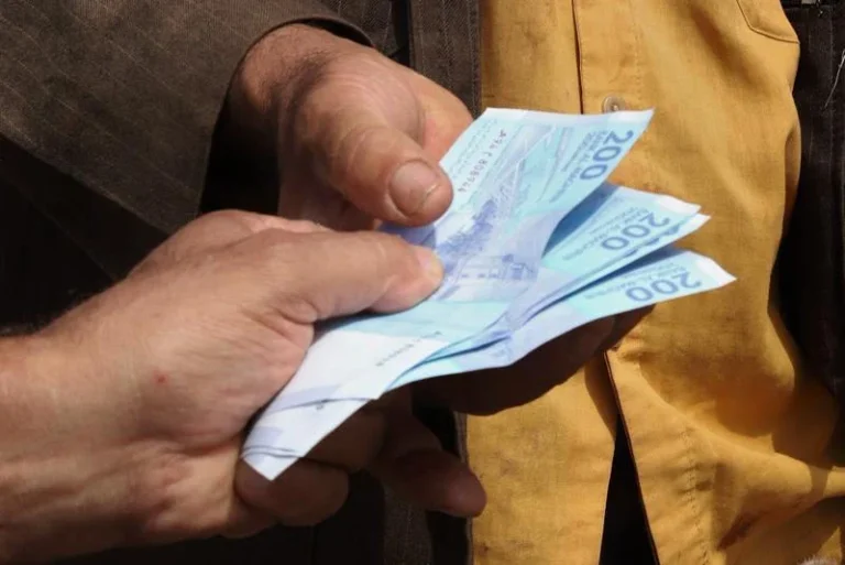 تجمع أمازيغي يراسل بنك المغرب لإدراج حرف “تيفيناغ” في الأوراق النقدية