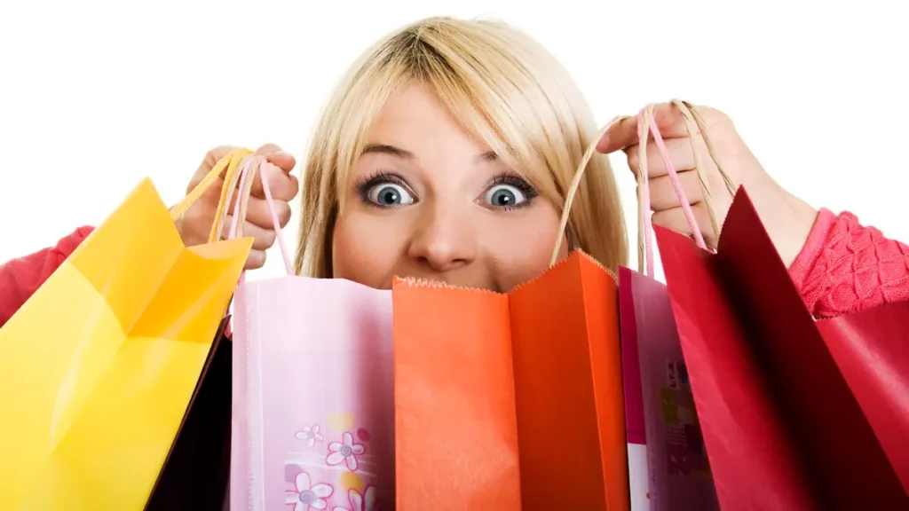 ما الذي يدفع بعض النساء لشراء أشياء غير ضرورية؟