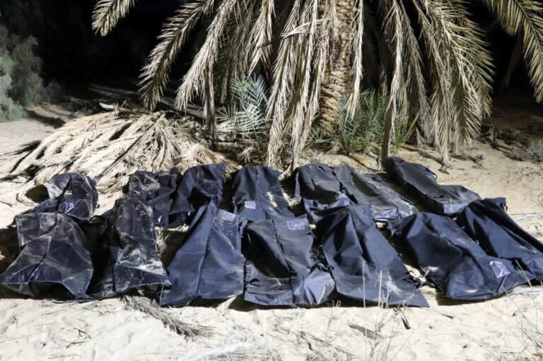 مشاهد صادمة.. العثور على 28 جثة لمهاجرين غير شرعيين في ليبيا